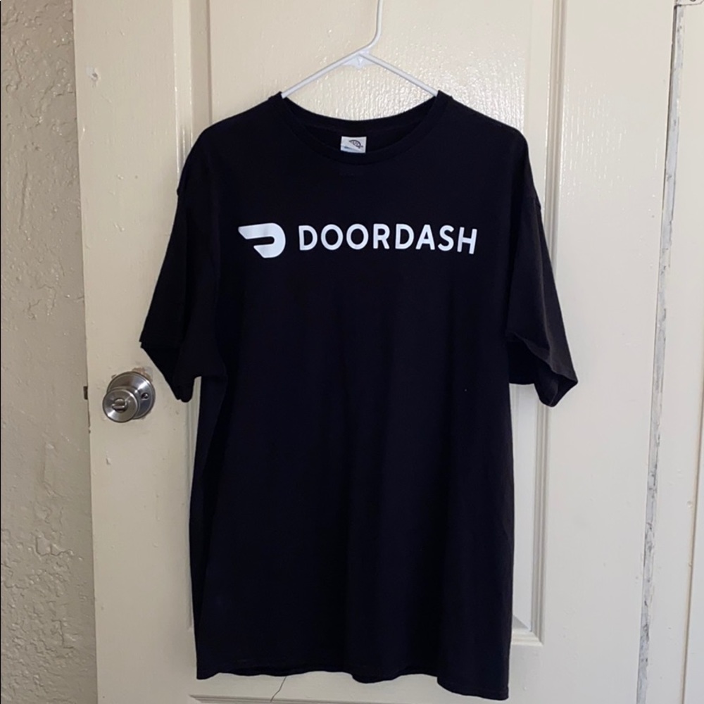 A doordash shirt.